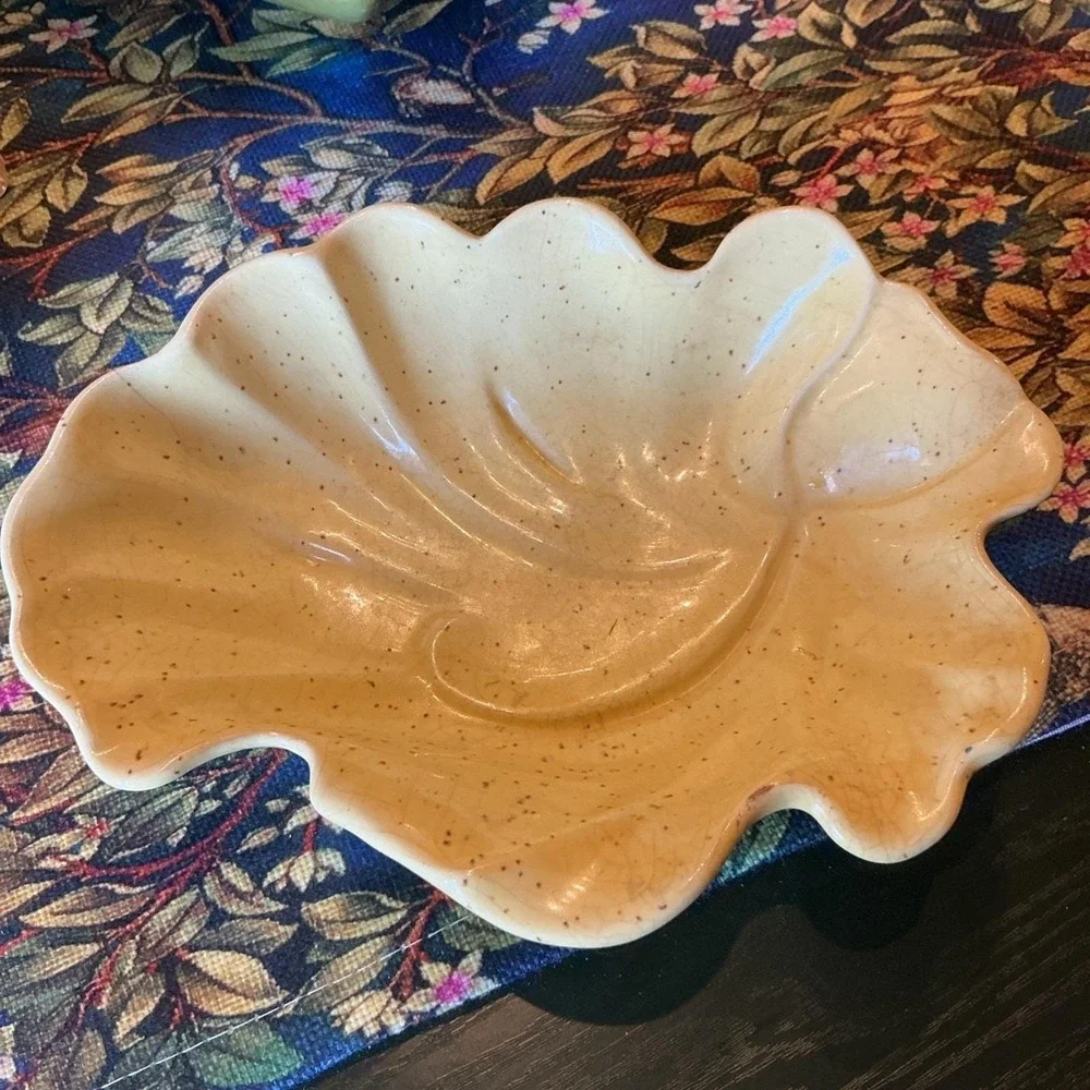 Valley‎ Vista California Pottery Yellow 8.25